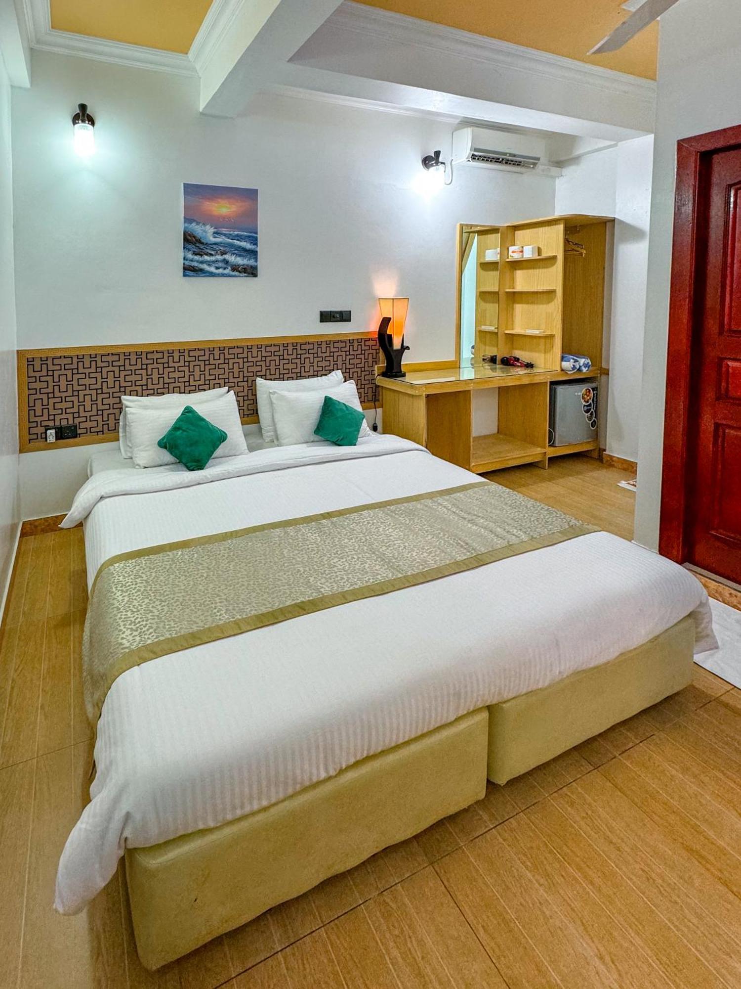 Sevinex Inn Feridhoo Exterior photo