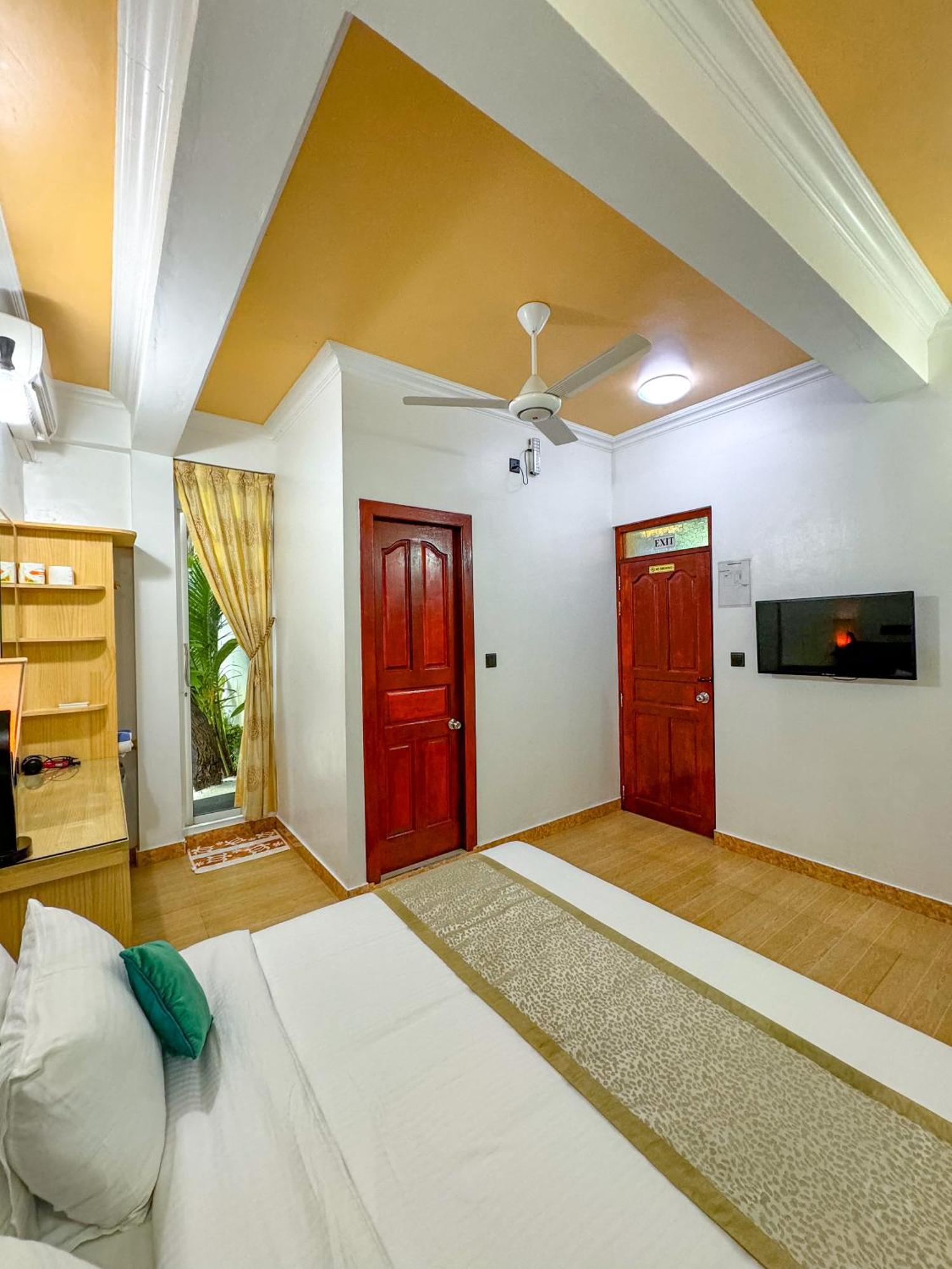 Sevinex Inn Feridhoo Exterior photo